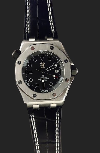 Maritime Monster dial side