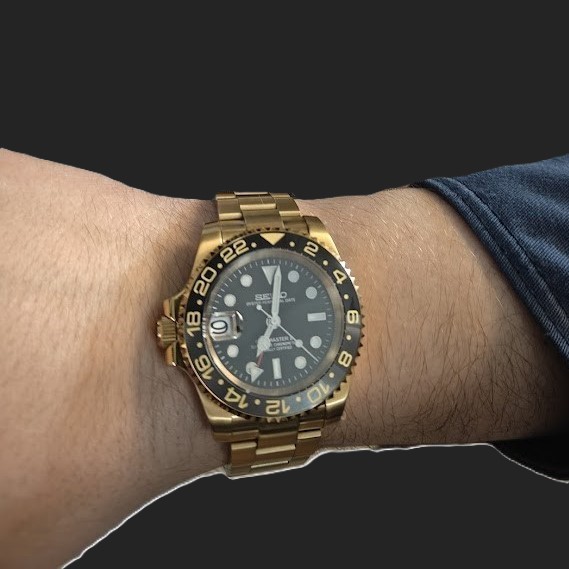 Seiko GMT Master gold on wrist